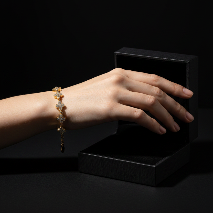 Clover Bracelet Model Gift Box