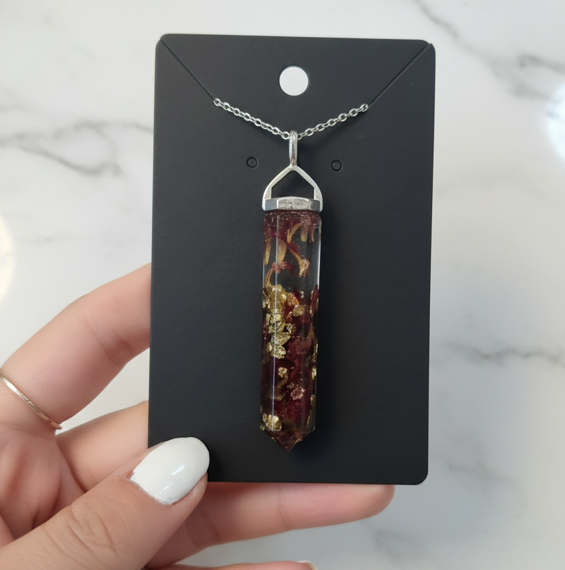 Pendant - white marble background