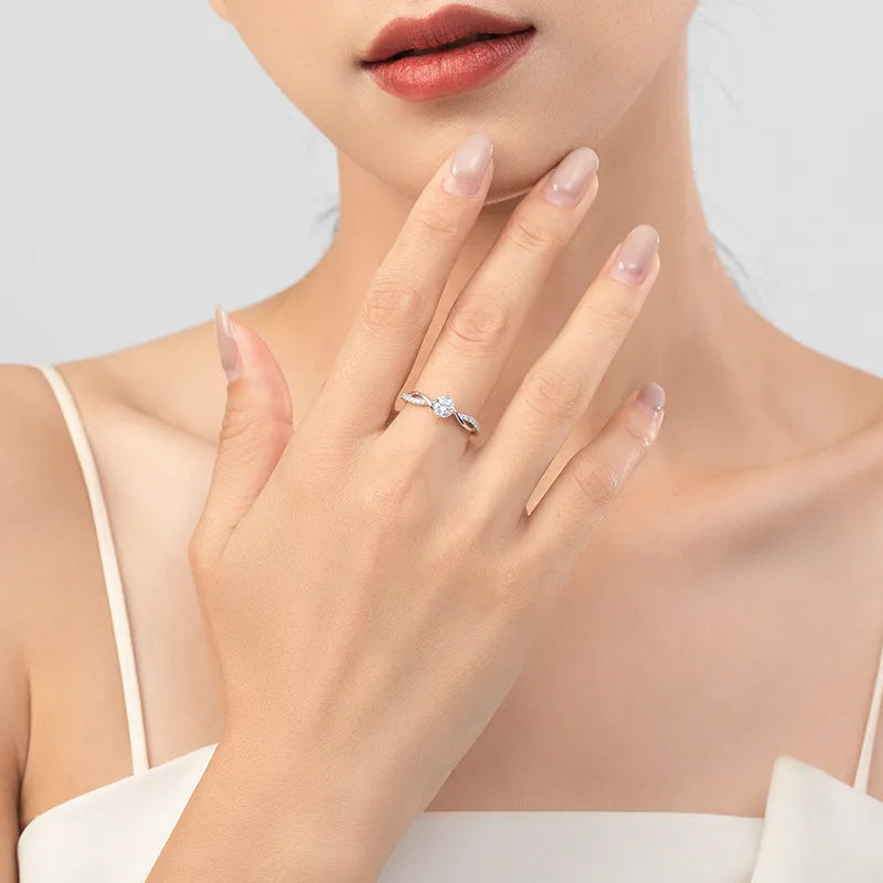 Sterling Silver 1 Carat Twist Arm Closed Ring | Luxury Wedding Band